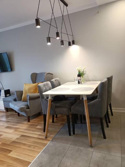 Family & Business Elegant Apartments Rynek Centrum Downtown - 2 Bedroom, Balcony, Parking Kielce Luaran gambar
