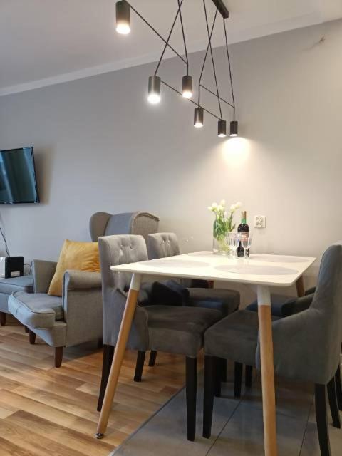 Family & Business Elegant Apartments Rynek Centrum Downtown - 2 Bedroom, Balcony, Parking Kielce Luaran gambar