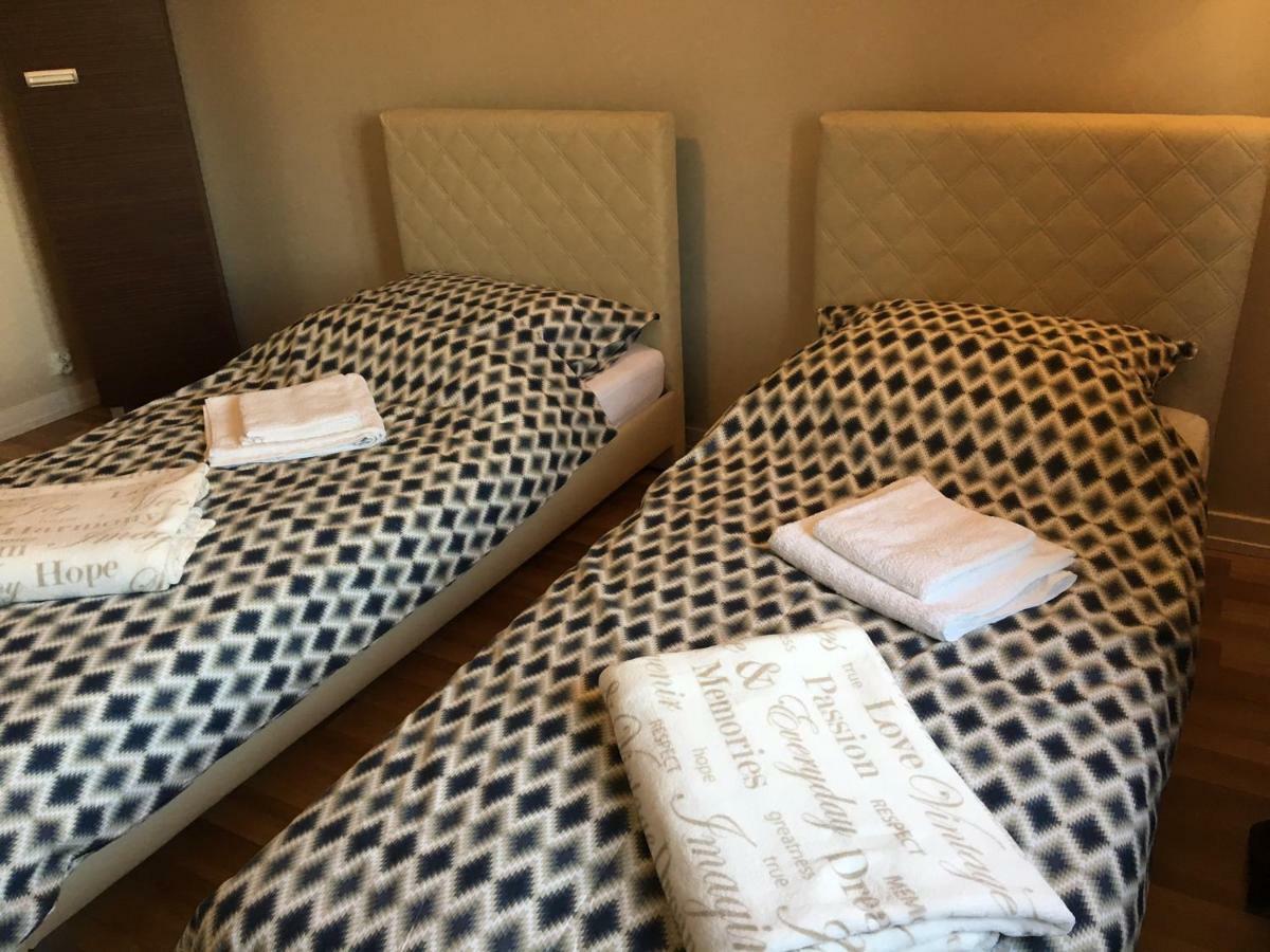 Family & Business Elegant Apartments Rynek Centrum Downtown - 2 Bedroom, Balcony, Parking Kielce Luaran gambar